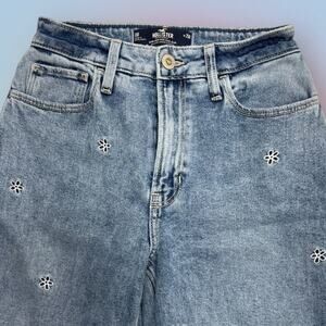 HOLLISTER Women’s 0 DAISY EMBROIDERED Capri Length Jeans